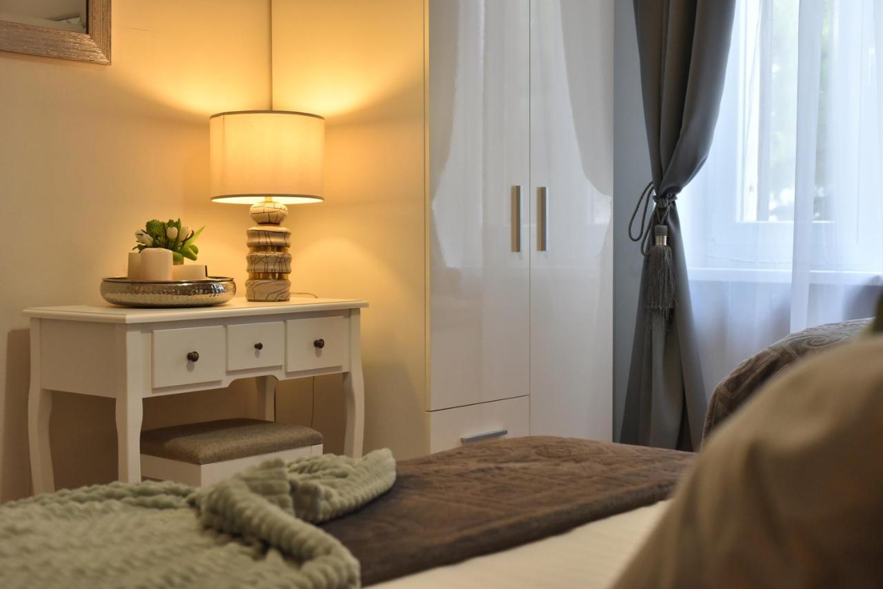 Zadar Center Beach Apartment - Directly On The Sea Exterior foto
