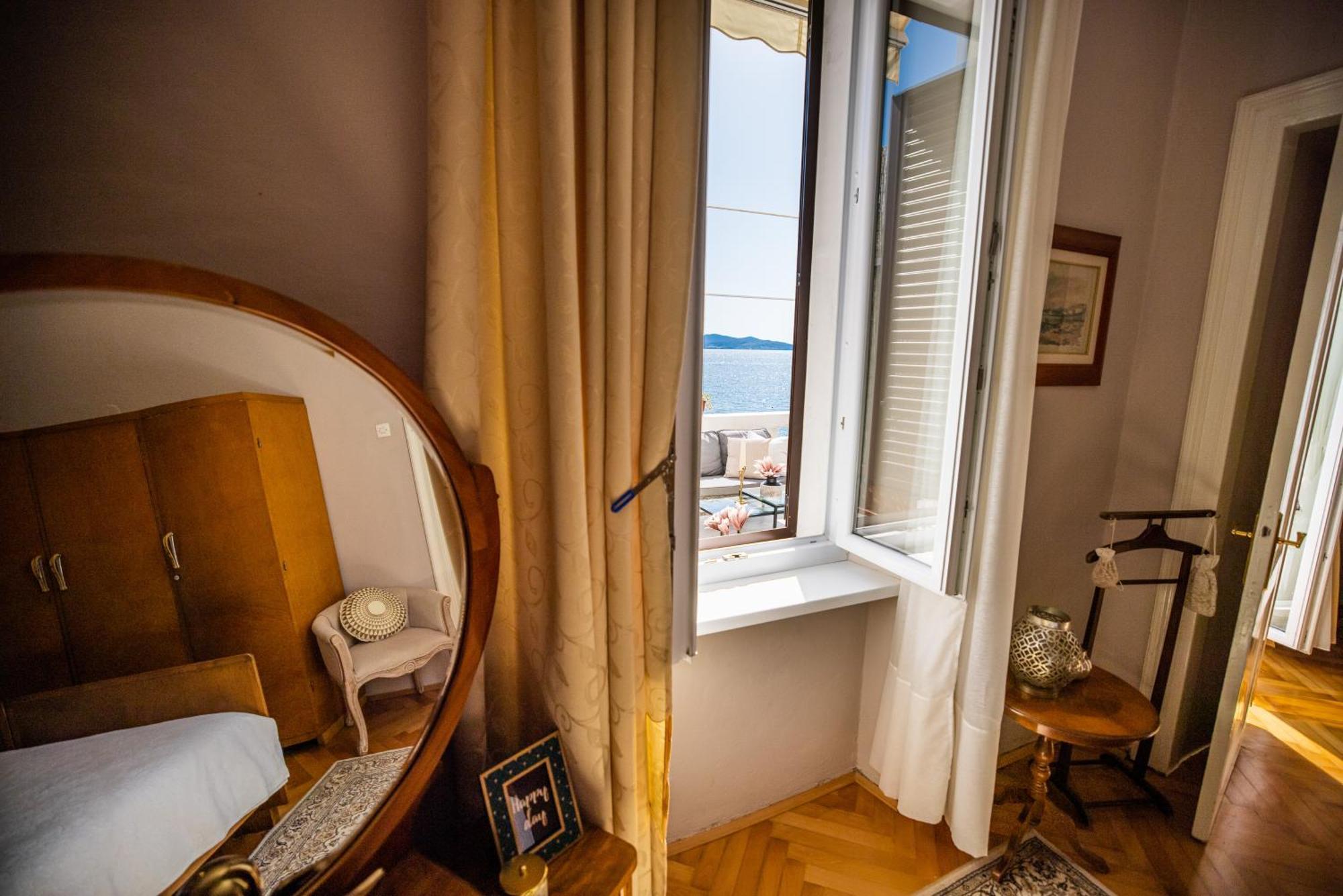 Zadar Center Beach Apartment - Directly On The Sea Exterior foto